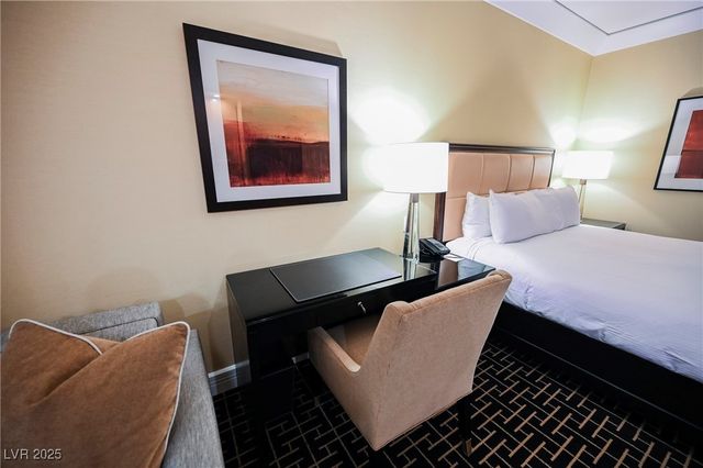 2000 FASHION SHOW Drive 5428, Las Vegas, NV 89109