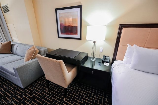 2000 FASHION SHOW Drive 5428, Las Vegas, NV 89109