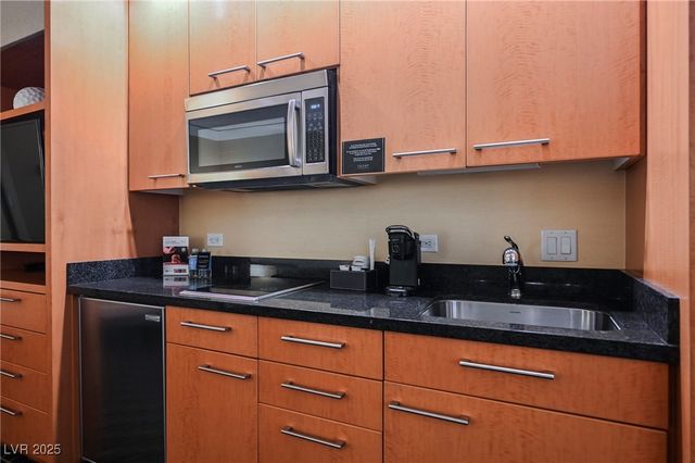 2000 FASHION SHOW Drive 5428, Las Vegas, NV 89109