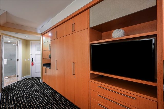 2000 FASHION SHOW Drive 5428, Las Vegas, NV 89109