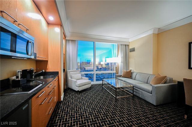 2000 FASHION SHOW Drive 5428, Las Vegas, NV 89109