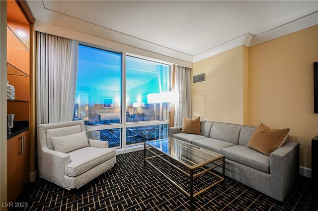 2000 FASHION SHOW Drive 5428, Las Vegas, NV 89109