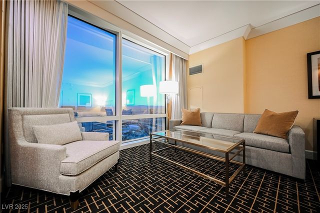 2000 FASHION SHOW Drive 5428, Las Vegas, NV 89109