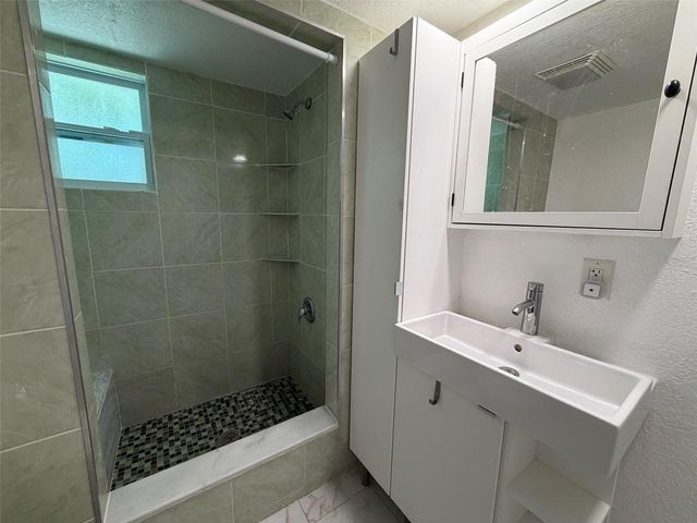 101 W LEMON STREET 3, Tarpon Springs, FL 34689