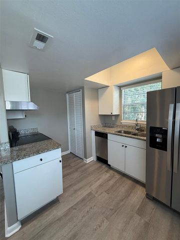 101 W LEMON STREET 3, Tarpon Springs, FL 34689