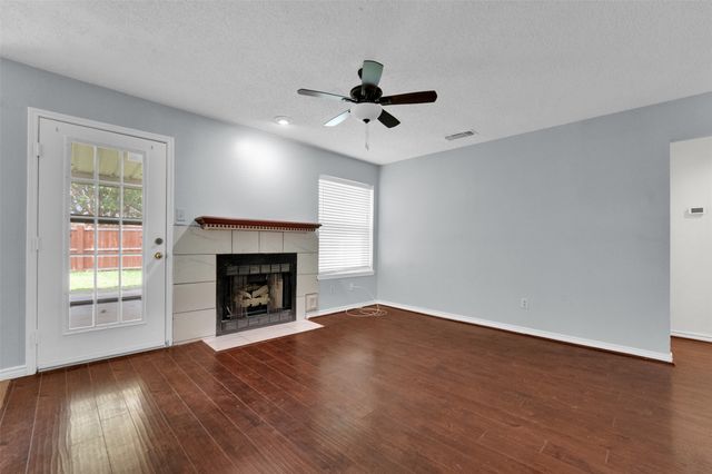340 Clayton Street, Grand Prairie, TX 75052