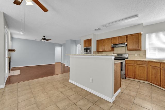 340 Clayton Street, Grand Prairie, TX 75052