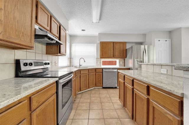 340 Clayton Street, Grand Prairie, TX 75052