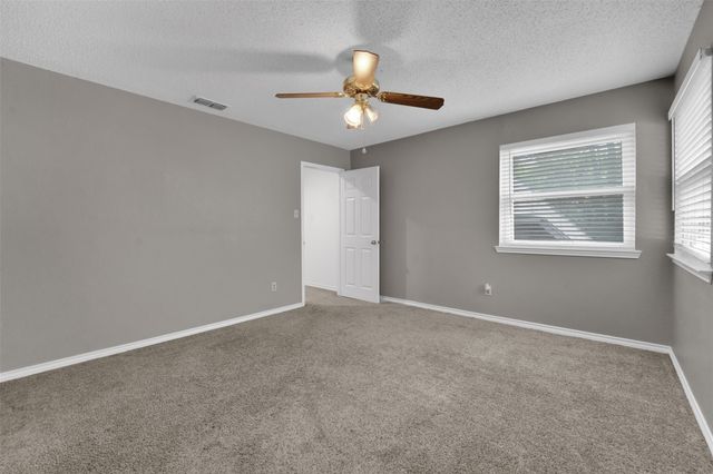 340 Clayton Street, Grand Prairie, TX 75052