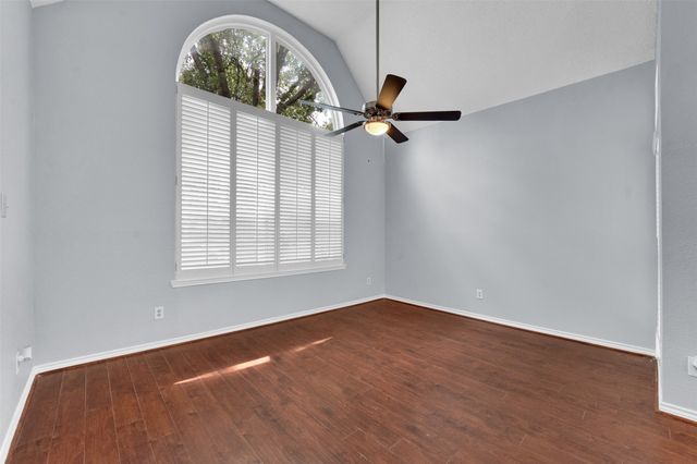 340 Clayton Street, Grand Prairie, TX 75052