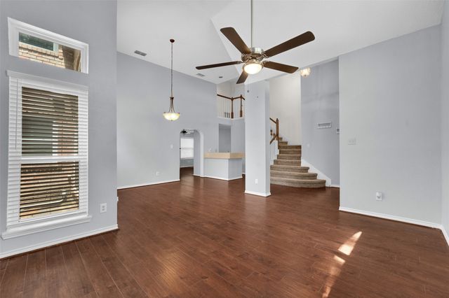 340 Clayton Street, Grand Prairie, TX 75052