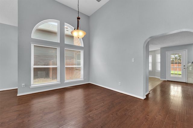 340 Clayton Street, Grand Prairie, TX 75052