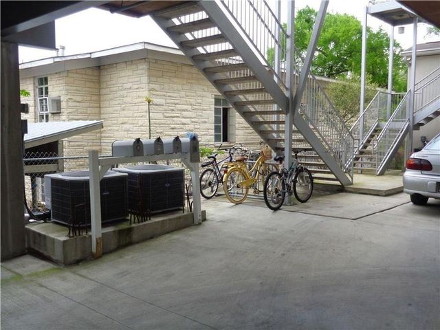 210 E 32nd ST E, Austin, TX 78705