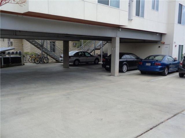 210 E 32nd ST E, Austin, TX 78705