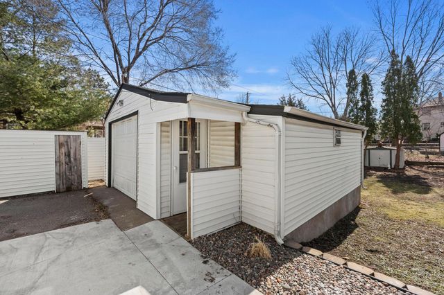 1000 Seminary Avenue, Saint Paul, MN 55104