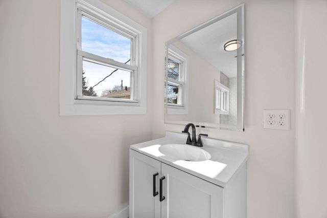 1000 Seminary Avenue, Saint Paul, MN 55104