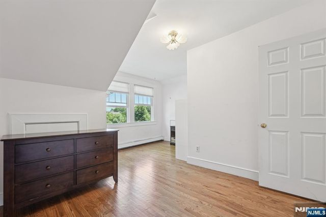 211 Pinelynn Road, Glen Rock, NJ 07452