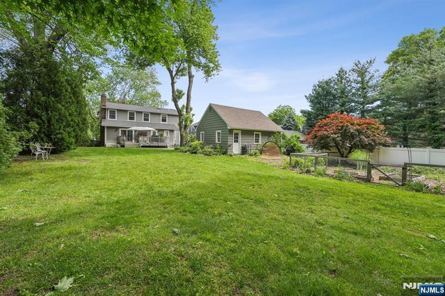 211 Pinelynn Road, Glen Rock, NJ 07452