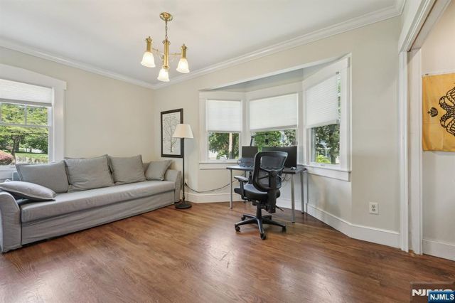 211 Pinelynn Road, Glen Rock, NJ 07452