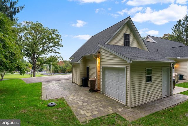 8368 BLOOMING GROVE RD, Glen Rock, PA 17327