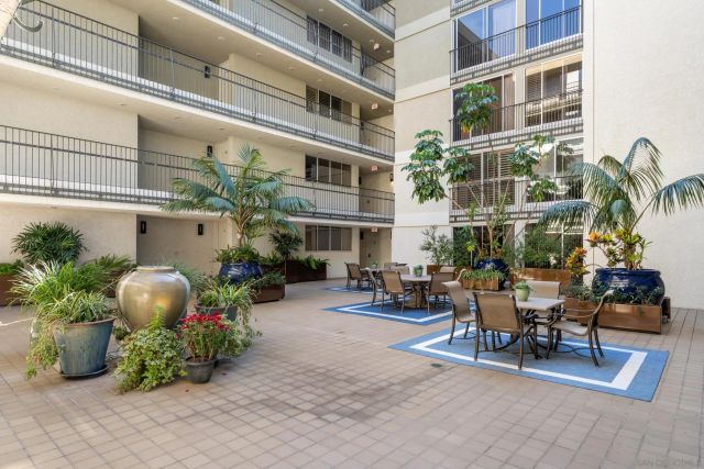 7811 Eads Ave 206, La Jolla, CA 92037