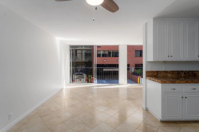 7811 Eads Ave 206, La Jolla, CA 92037