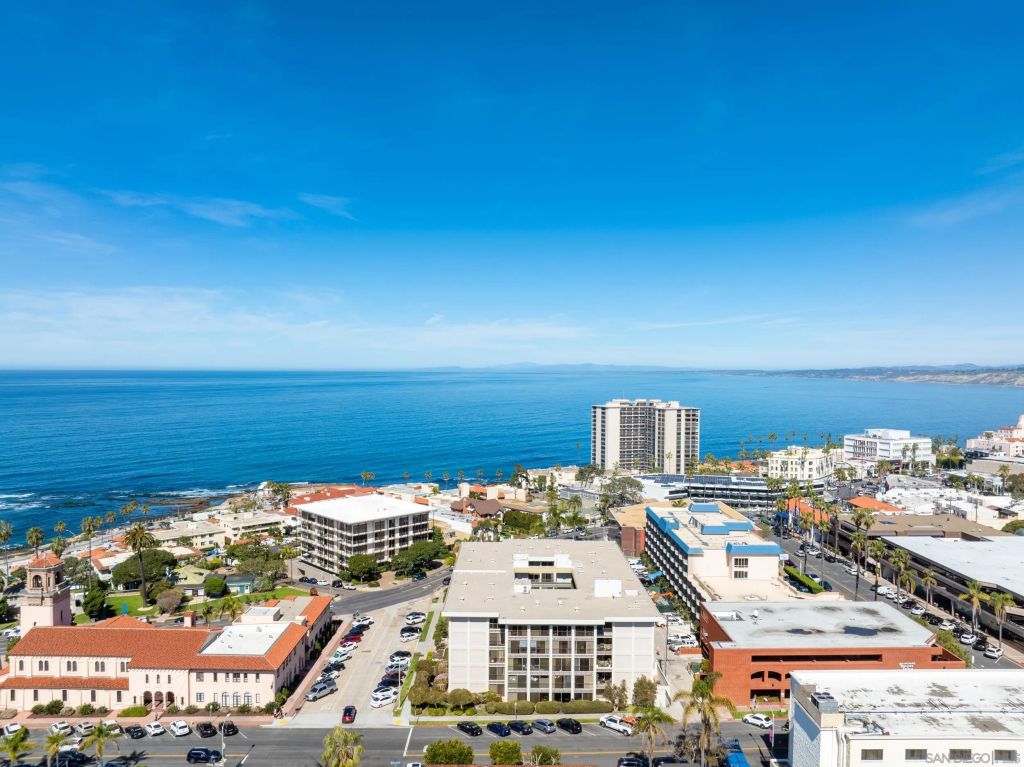 7811 Eads Ave 206, La Jolla, CA 92037
