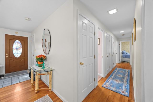 43 Old Brook Rd, Shrewsbury, MA 01545