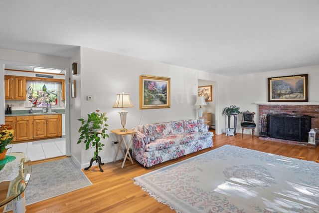 43 Old Brook Rd, Shrewsbury, MA 01545