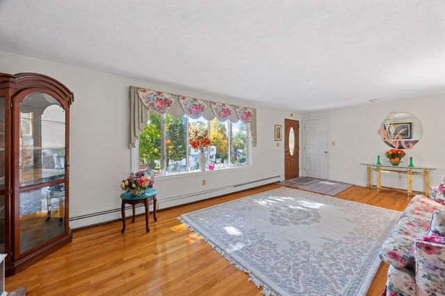43 Old Brook Rd, Shrewsbury, MA 01545