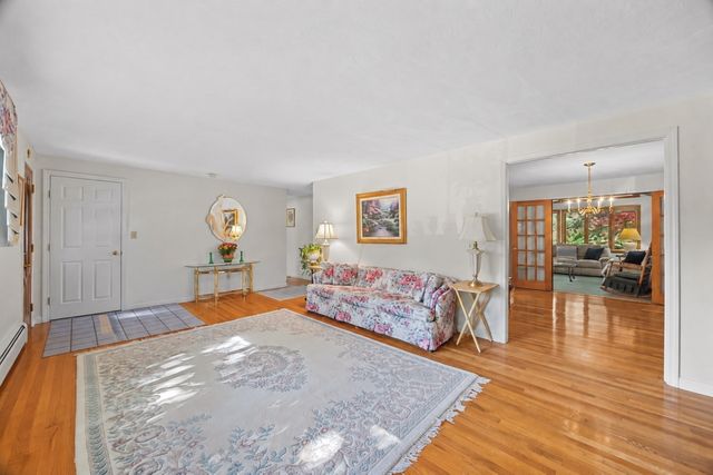 43 Old Brook Rd, Shrewsbury, MA 01545