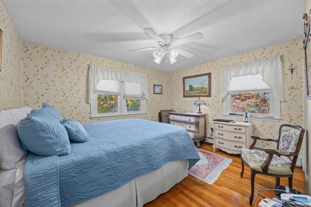 43 Old Brook Rd, Shrewsbury, MA 01545