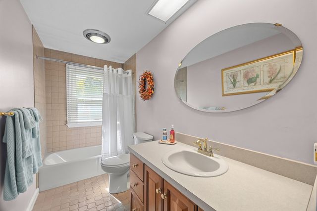 43 Old Brook Rd, Shrewsbury, MA 01545