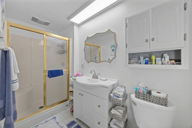 43 Old Brook Rd, Shrewsbury, MA 01545