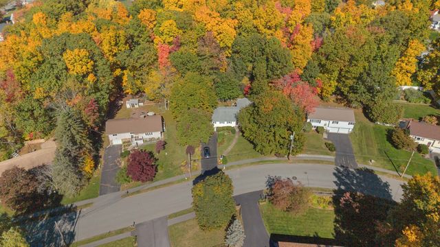 43 Old Brook Rd, Shrewsbury, MA 01545