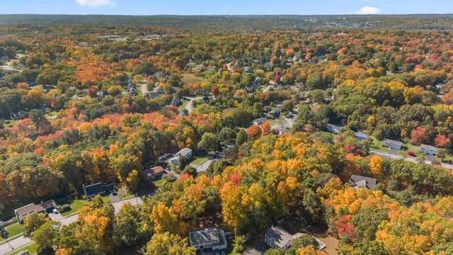 43 Old Brook Rd, Shrewsbury, MA 01545