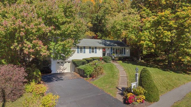 43 Old Brook Rd, Shrewsbury, MA 01545