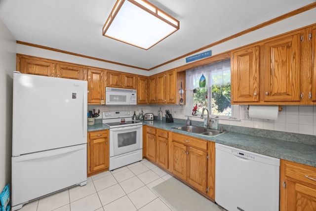 43 Old Brook Rd, Shrewsbury, MA 01545