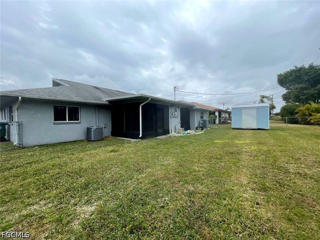 613 SE 14th TER, Cape Coral, FL 33990