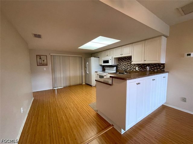 613 SE 14th TER, Cape Coral, FL 33990