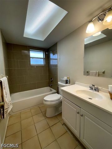 613 SE 14th TER, Cape Coral, FL 33990
