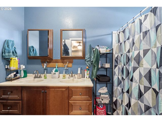 6812 Ne 149TH Ct, Vancouver, WA 98682