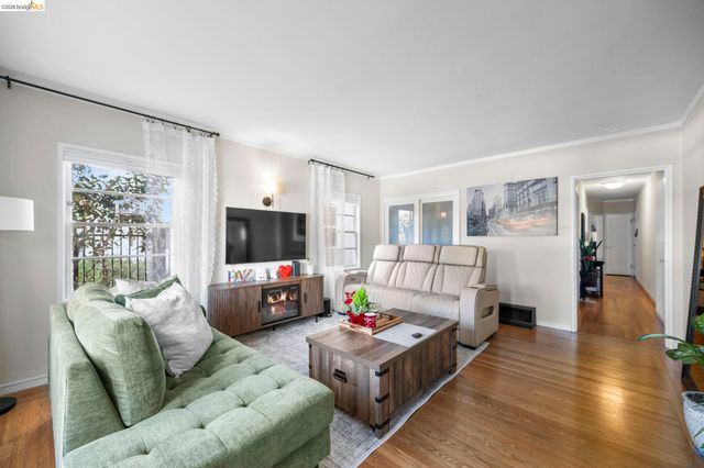 359 41st St, Oakland, CA 94609