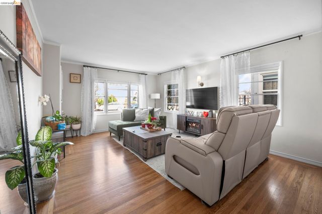 359 41st St, Oakland, CA 94609