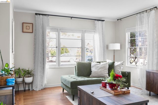 359 41st St, Oakland, CA 94609