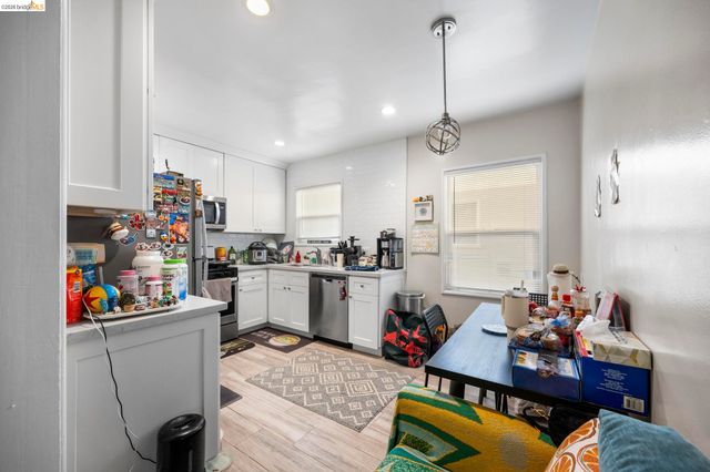 359 41st St, Oakland, CA 94609