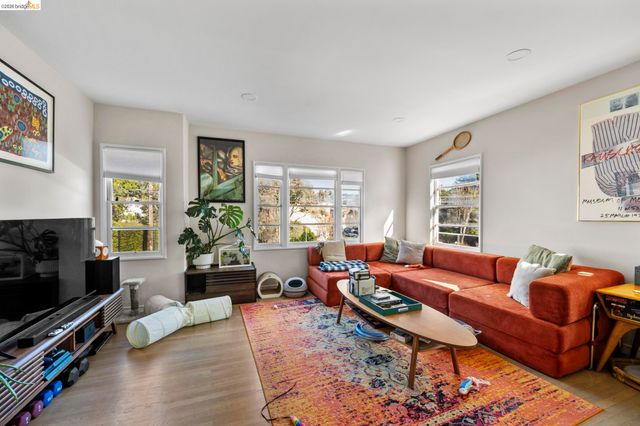 359 41st St, Oakland, CA 94609