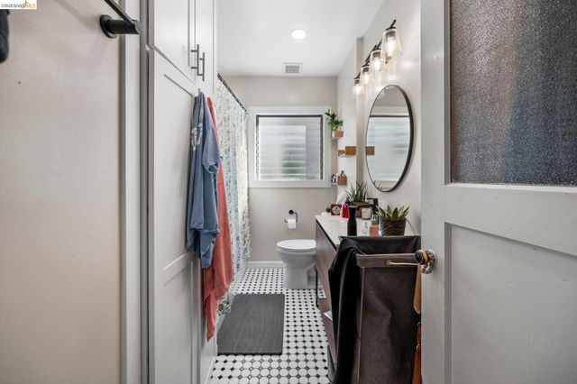 359 41st St, Oakland, CA 94609