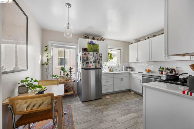 359 41st St, Oakland, CA 94609