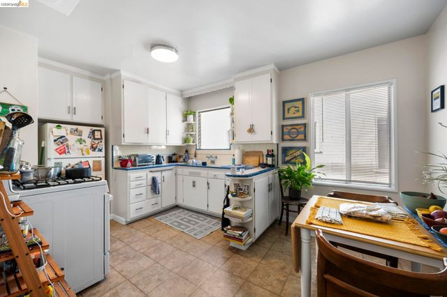 359 41st St, Oakland, CA 94609